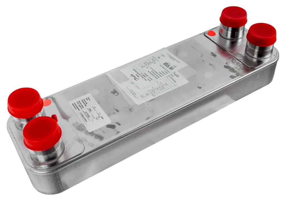 Danfoss-Wärmetauscher mit zwei roten Verschlusskappen, montiert auf einer metallischen Grundplatte, weist Labels zur Identifikation auf.